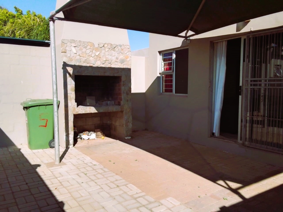 To Let 4 Bedroom Property for Rent in Vredenburg Western Cape